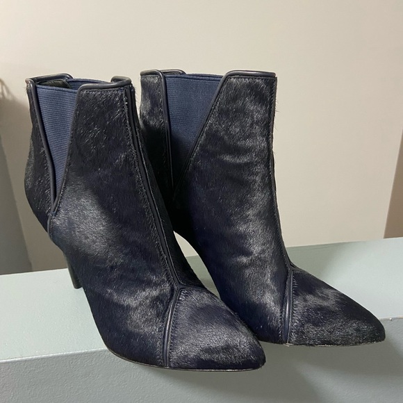 Rachel Zoe navy fur booties! NWOT - Picture 2 of 2